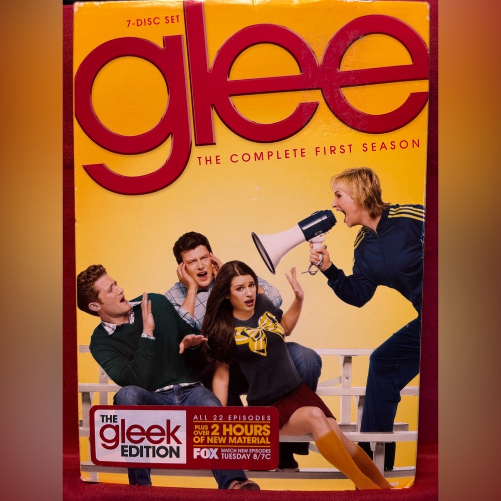 Glee The Complete First Season - 7 Disc Set -‎ DVD - 2 Hours of New Material EUC